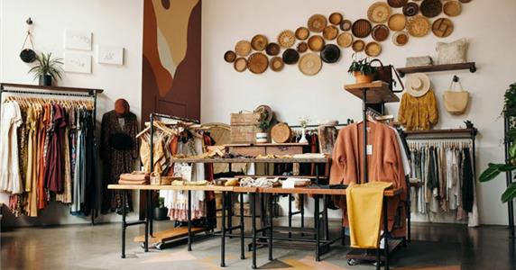 15 مدل رگال لباس برای عکاسی مناسب آنلاین شاپ ها