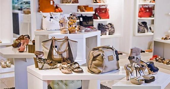 راهنمای جامع دکور مغازه کیف فروشی