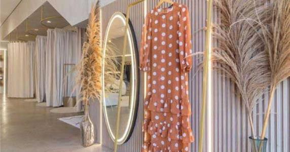 چند مدل آینه قدی برای مزون؛ بهترین مدل‌ها