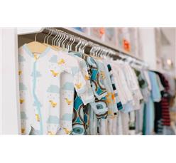 بهترین چیدمان لباس بچه در مغازه چگونه است؟