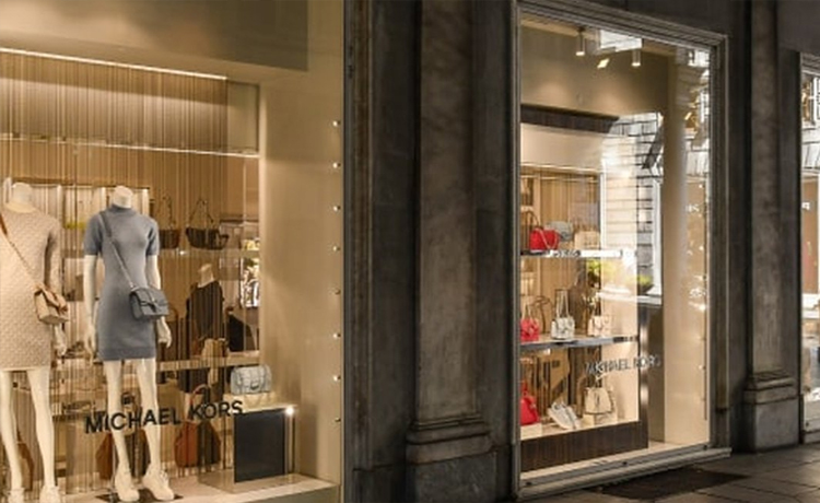 بهترین ویترین مغازه لباس در فروشگاه