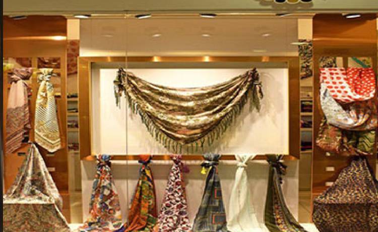 انواع دکور مغازه شال و روسری